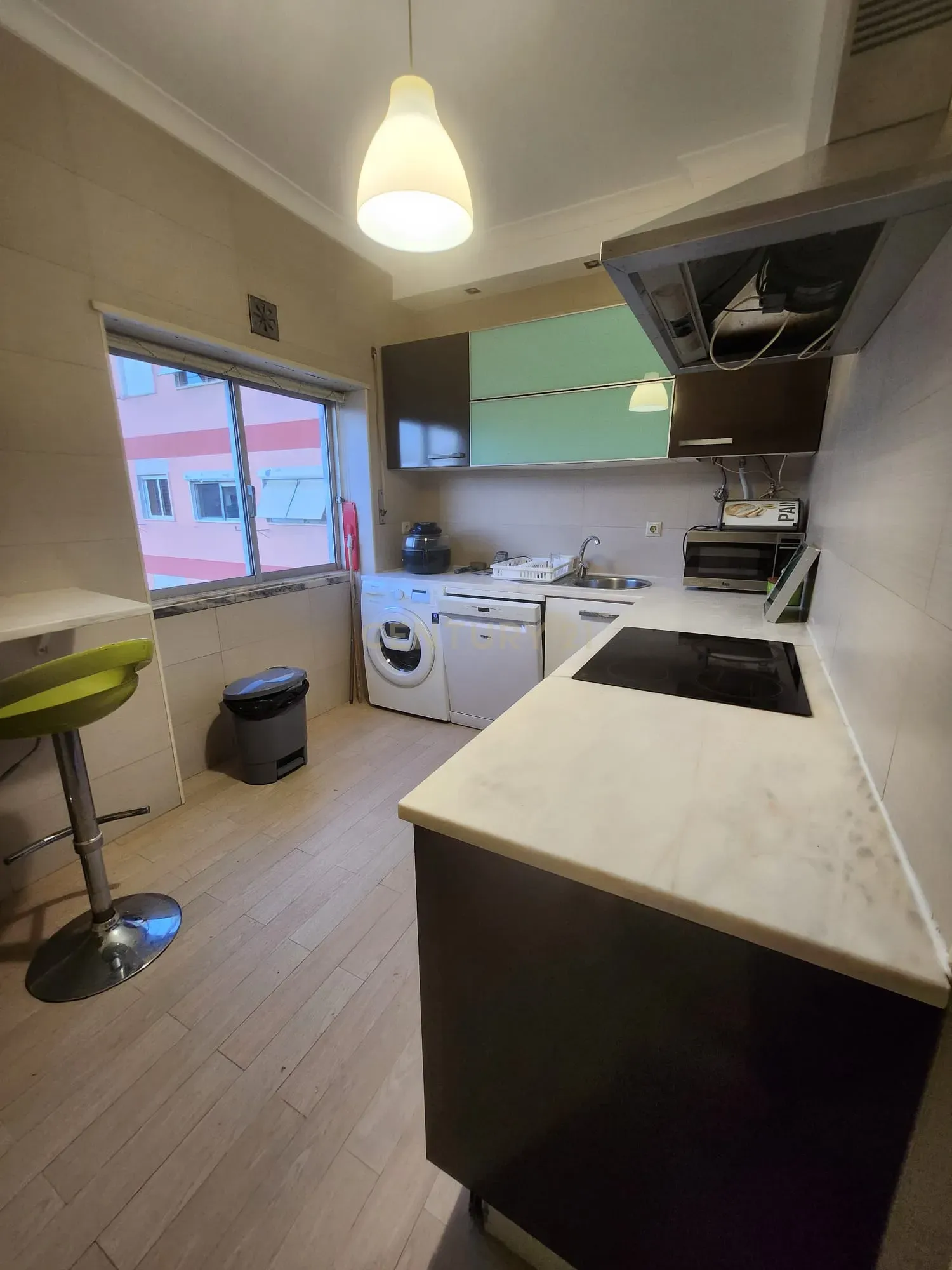 Apartamento Moderno em Setúbal com Vista para a Cidade e Montanha - Image 9